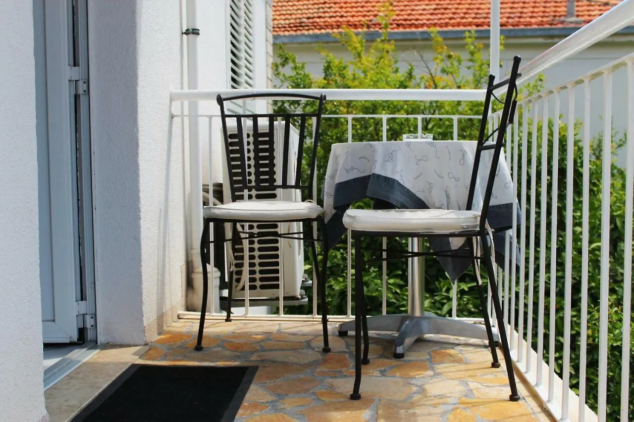 Mito Rooms And Apartments Trogir Guest house
