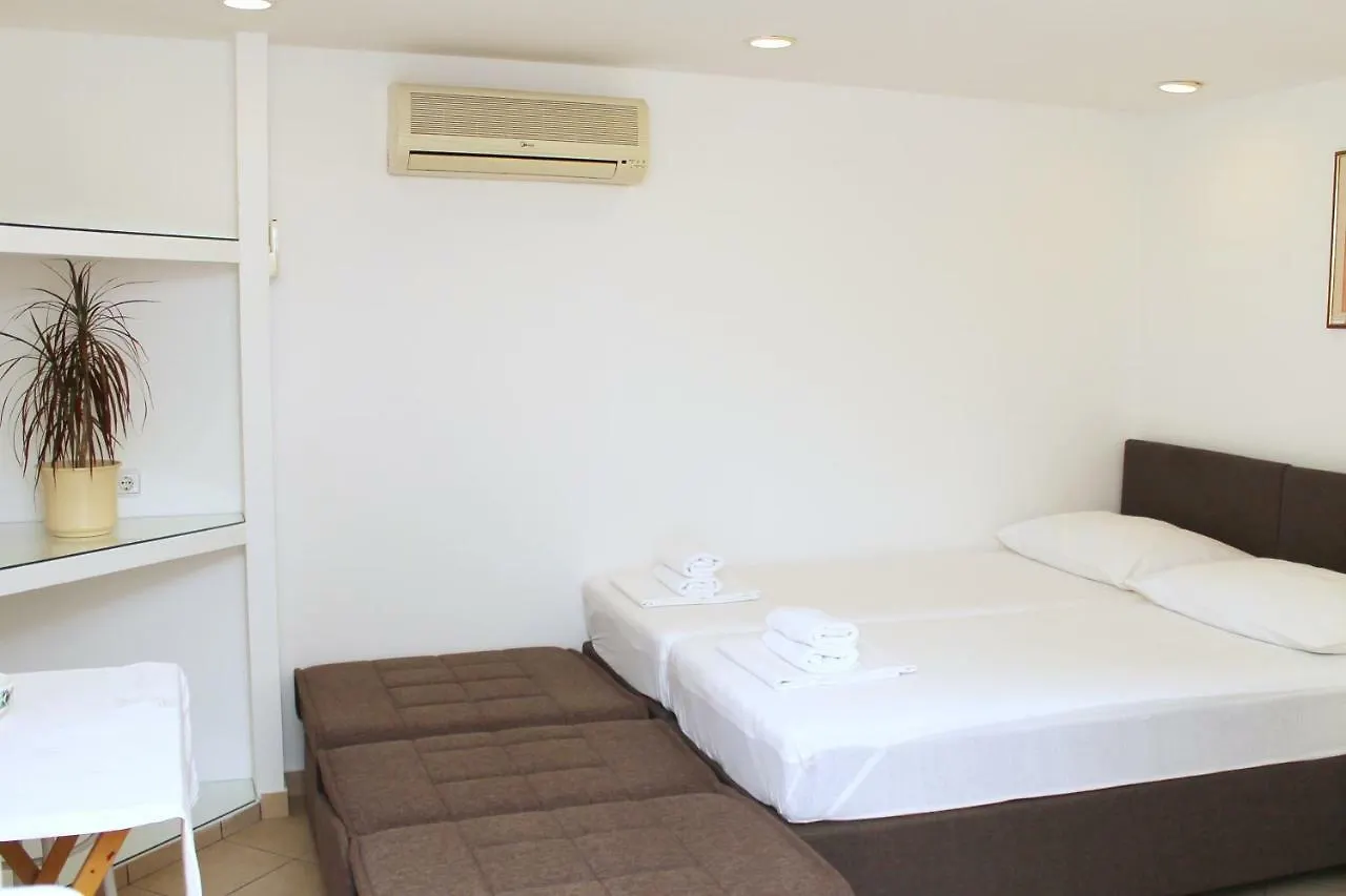 Mito Rooms And Apartments Trogir