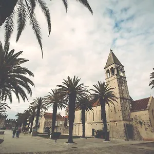 Luna *** Trogir