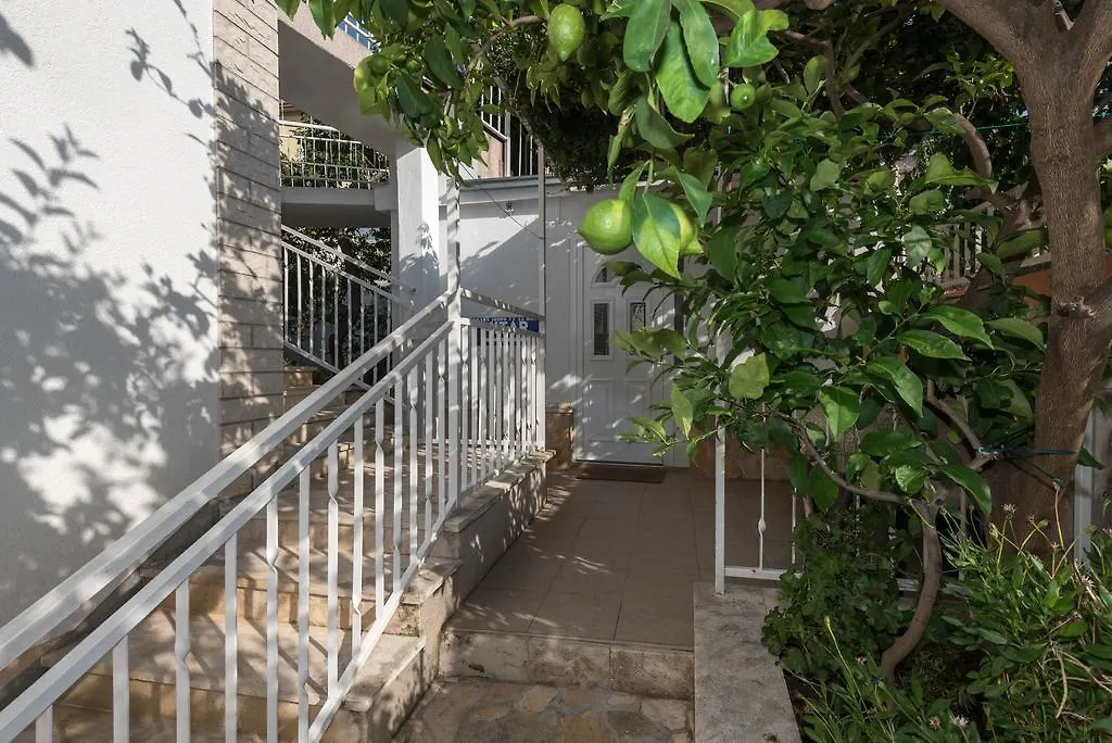 Mito Rooms And Apartments Trogir Guest house