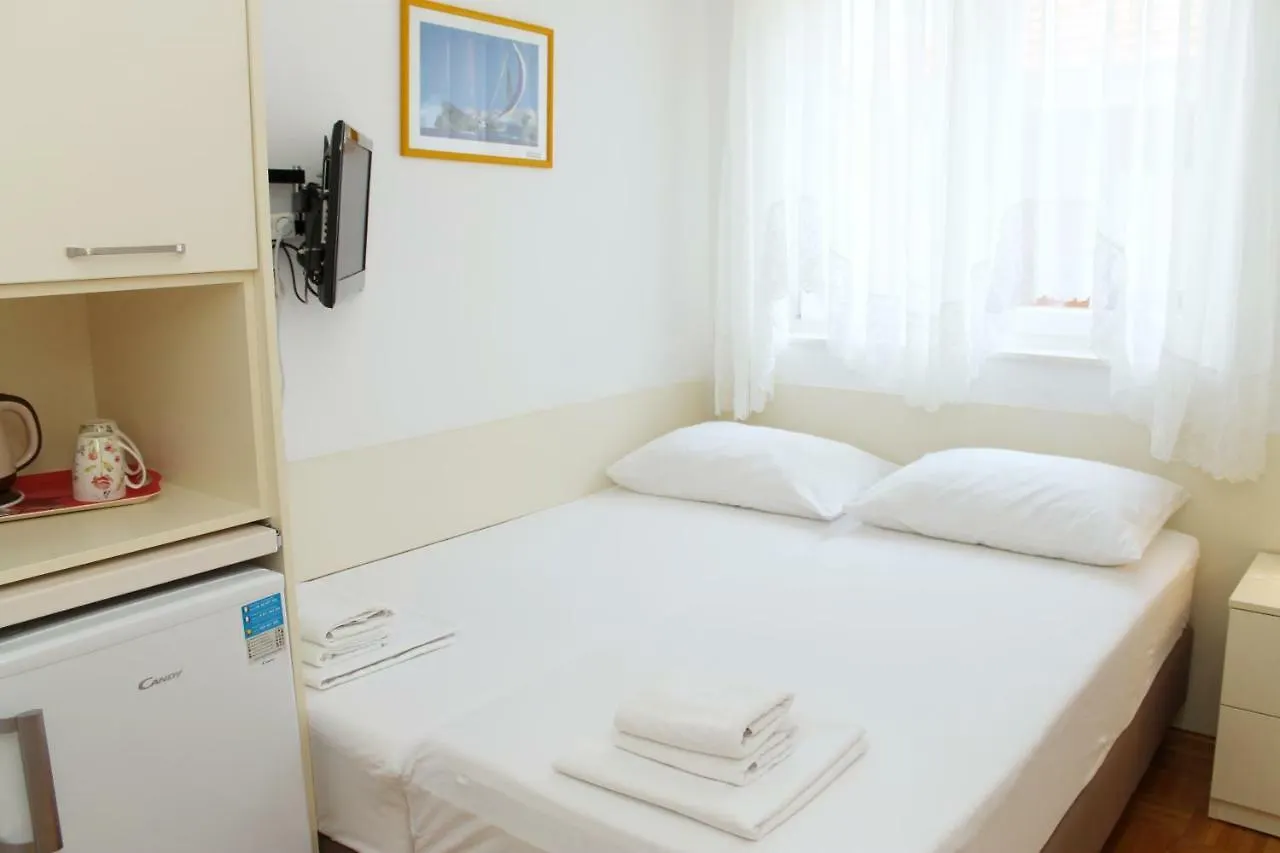 Mito Rooms And Apartments Trogir 3*,  Croatia