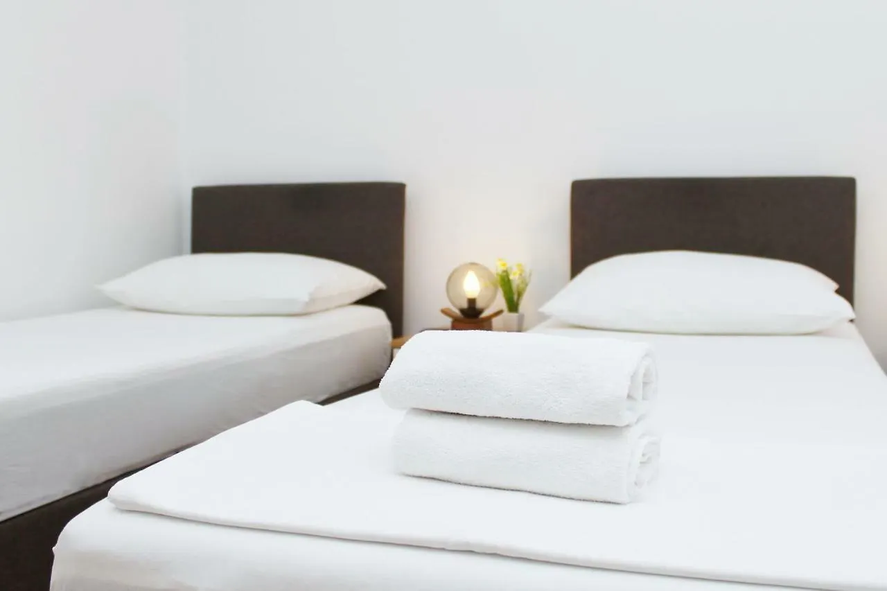 Mito Rooms And Apartments Trogir 3*,