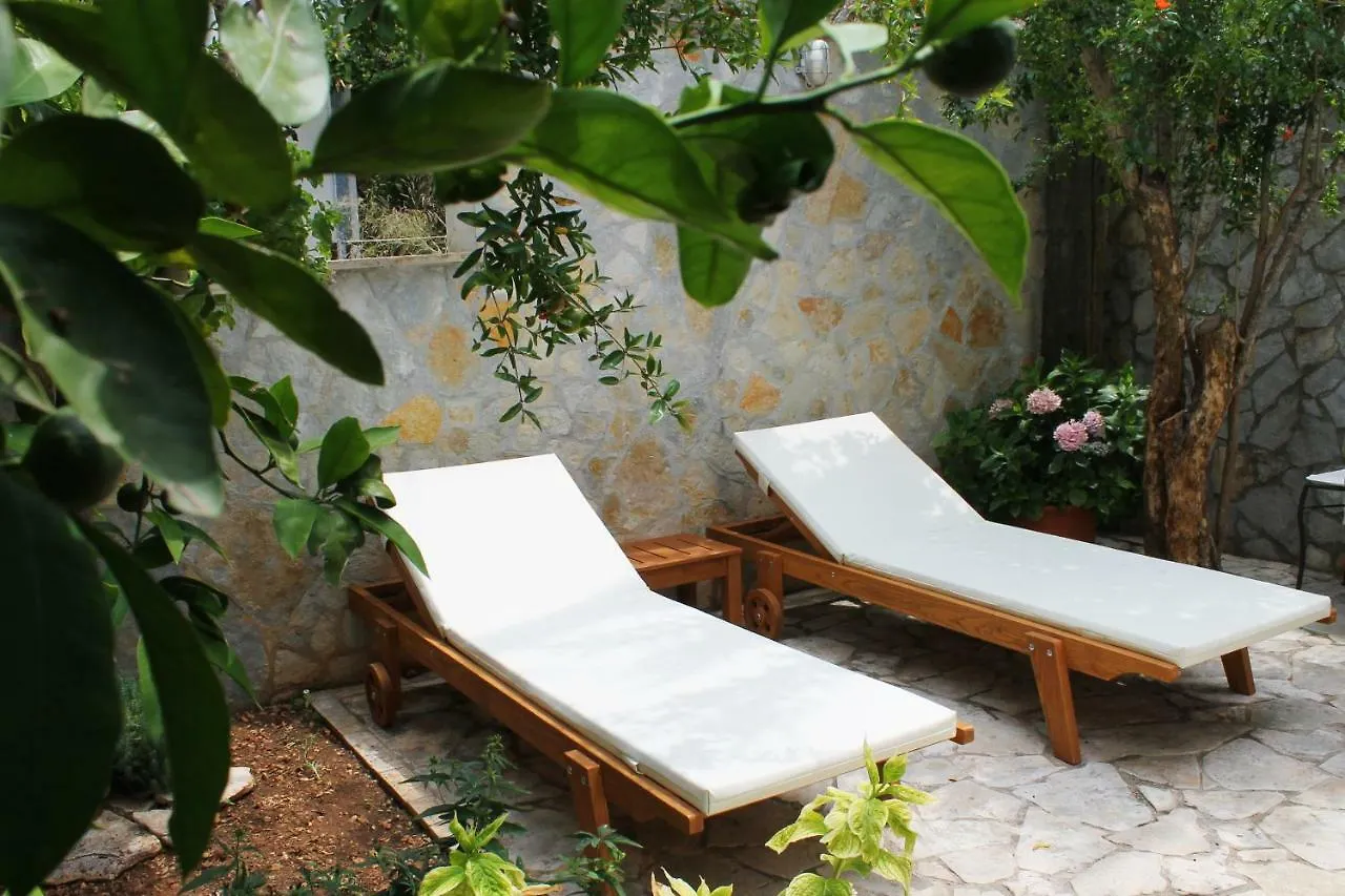 Mito Rooms And Apartments Trogir Guest house