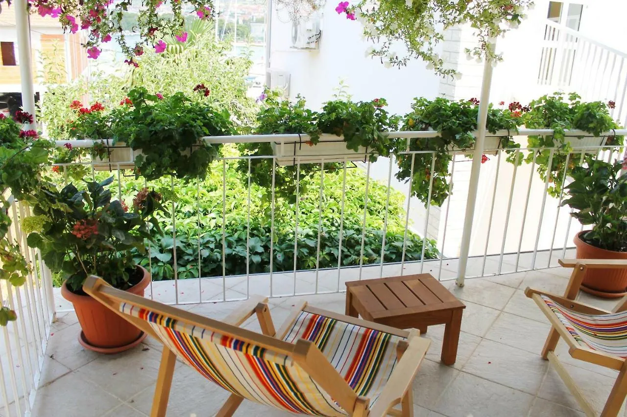 Mito Rooms And Apartments Trogir Maison d'hôtes